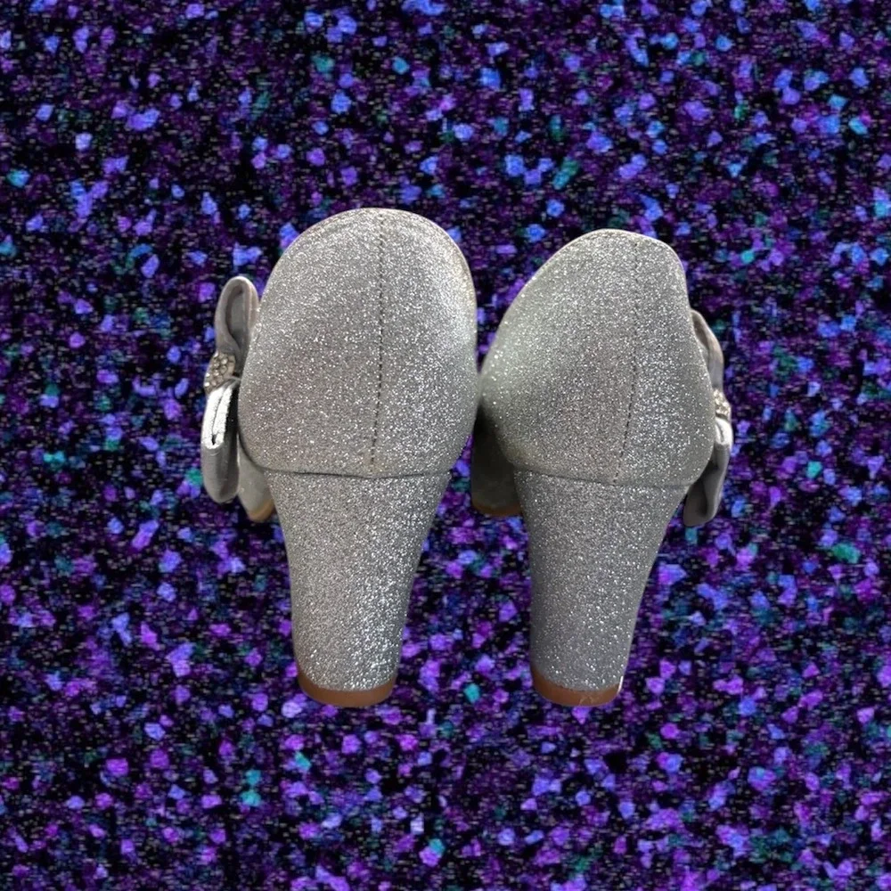 Badgley Mischka Girls Silver Glitter Mary Jane Bow Heels O-BM89867 Size 2